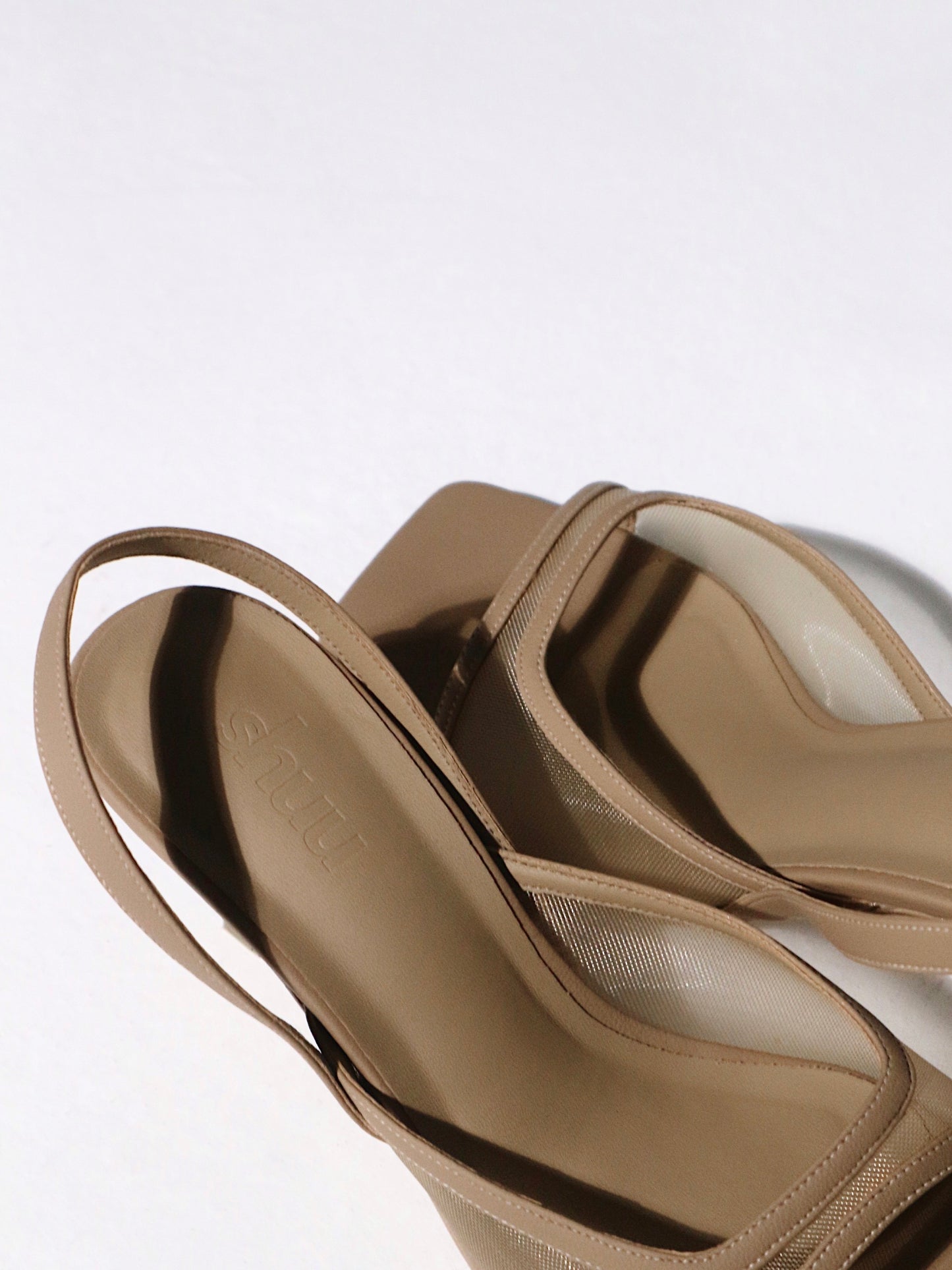 Brigitte Heels in Biscuit