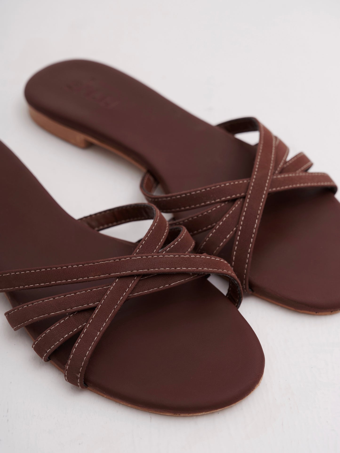 Donna Flat Sandals in Fig Brown