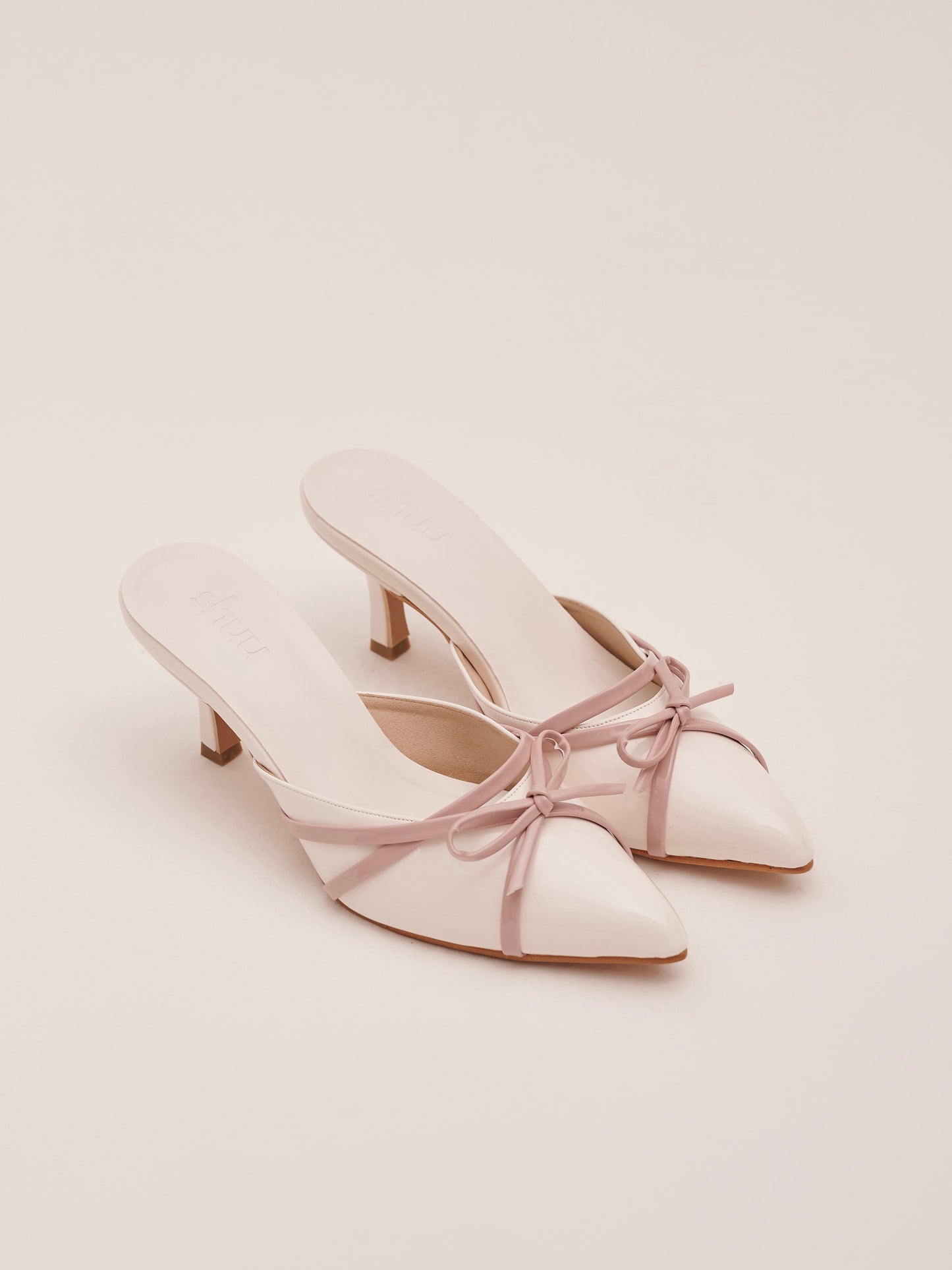 Lucie Pointy Heels in Powder