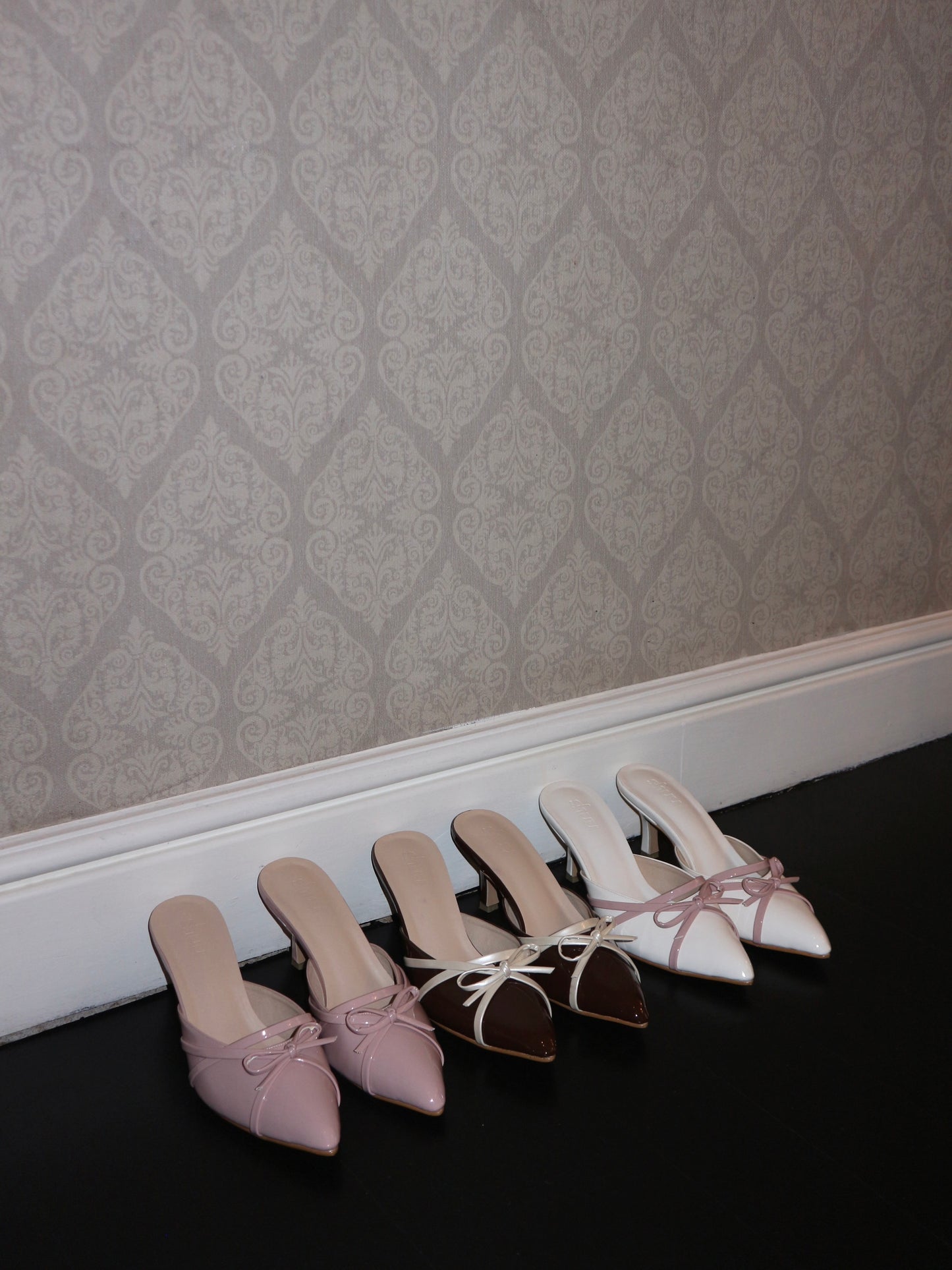 Lucie Pointy Heels in Powder